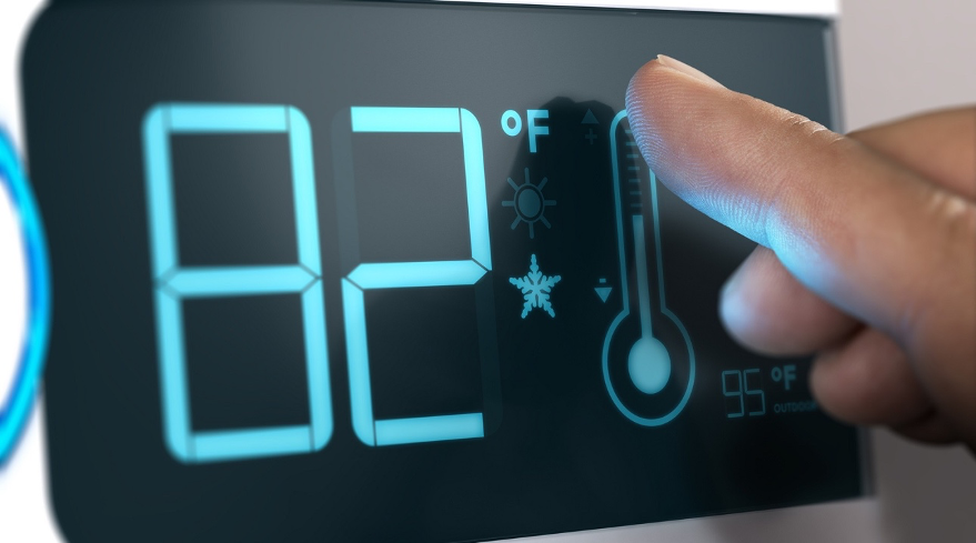 The Cold and Hot Spot of Data Centers
