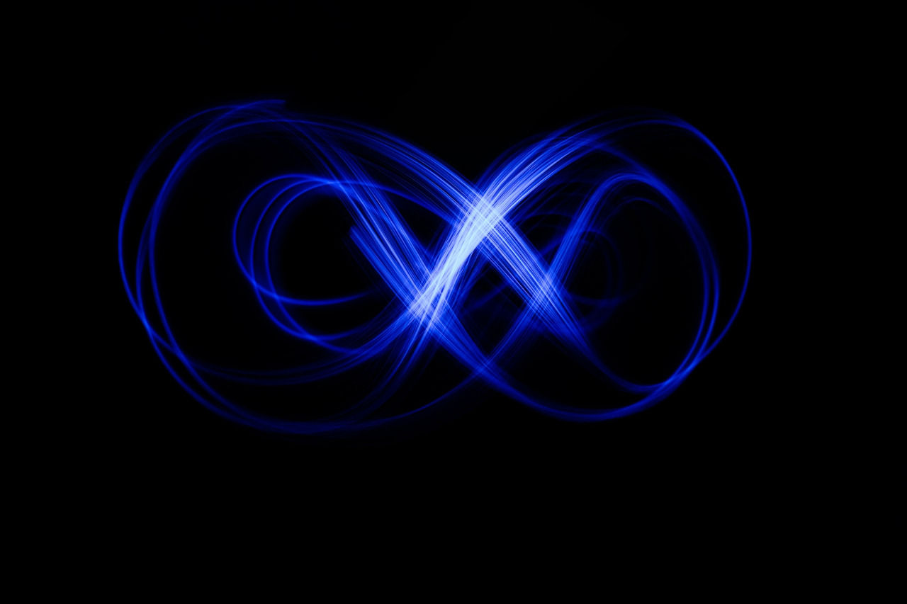 animation of twisted blue light in shape of infinity | Internet Fiber Optics